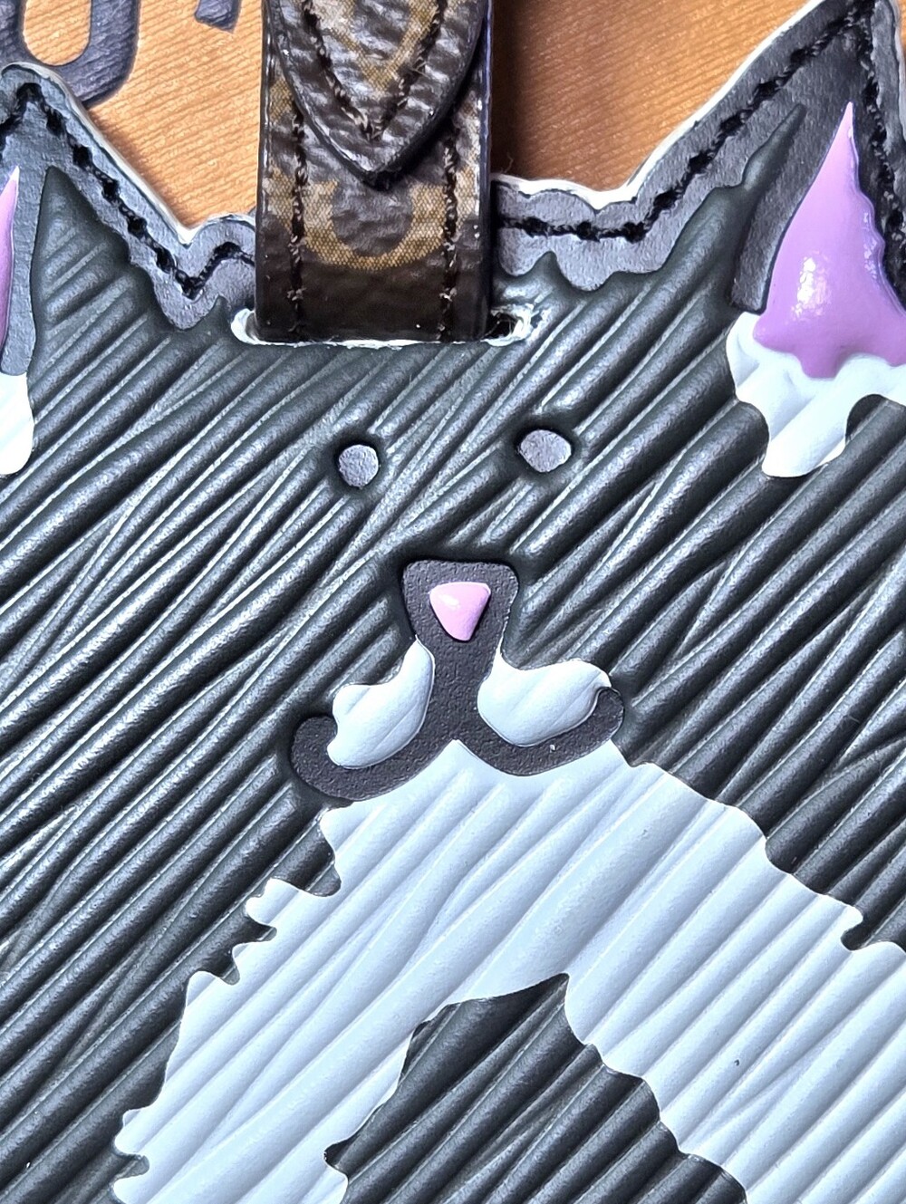 #129 - RARE LOUIS VUITTON Grace Coddingtom Catogram gray cat epi charm MP2282 - Picture 7 of 11